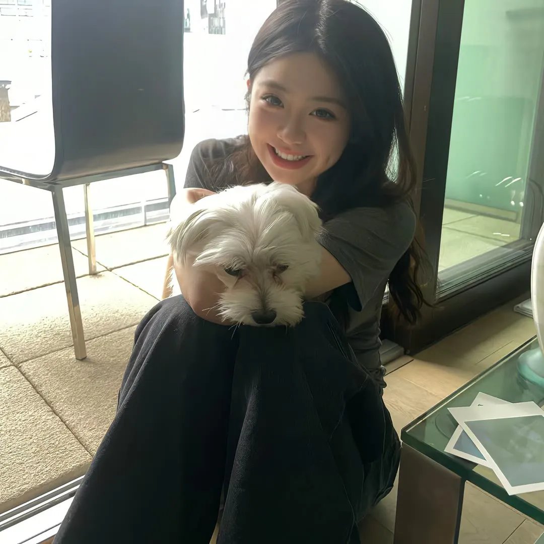 照片中的女孩